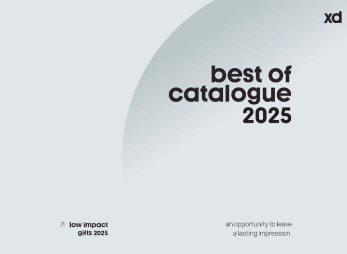 dekoration, skriveredskaber og højtalere